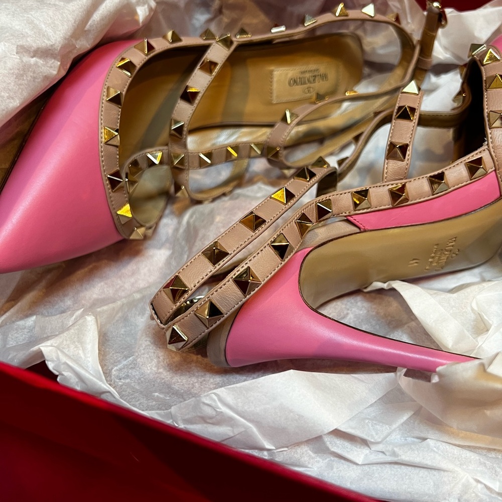 Authentic Valentino pink pumps - Picture 1 of 8